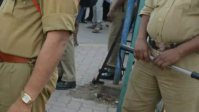 پولیس افسر مسٹر جوس نے اپنے پر لگنے والے الزامات کی تردید کرتے ہوئے اسے سازش قرار دیا ہے