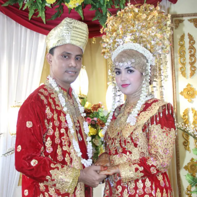 Abu Ahmad nói chi phí đám cưới của anh là do cha mẹ vợ lo cho. Là người tỵ nạn không có quốc tịch, anh đã không thể đăng ký kết hôn theo luật Indonesia