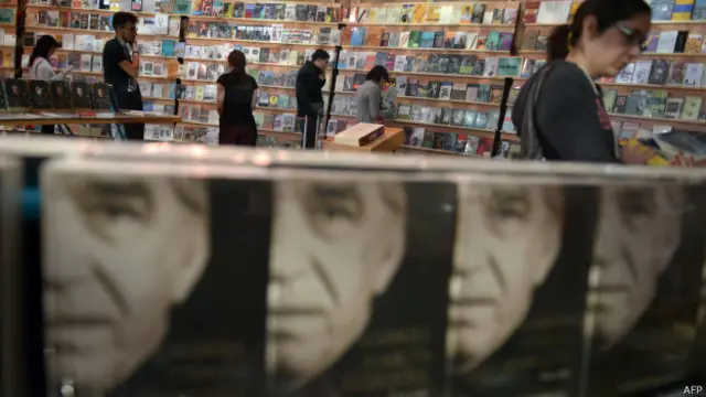 ایک اندازے کے مطابق اس کتاب کی قیمت ساٹھ ہزار امریکی ڈالر ہے