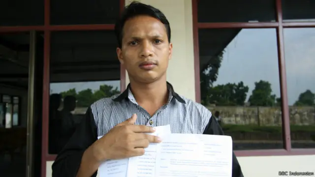 Shahed Deen đã ba lần viết thỉnh nguyện thư gửi văn phòng Cao ủy Tị nạn LHQ tại Jakarta để yêu cầu cho anh và những người tỵ nạn Rohingya khác được tái định cư tại một quốc gia thứ ba