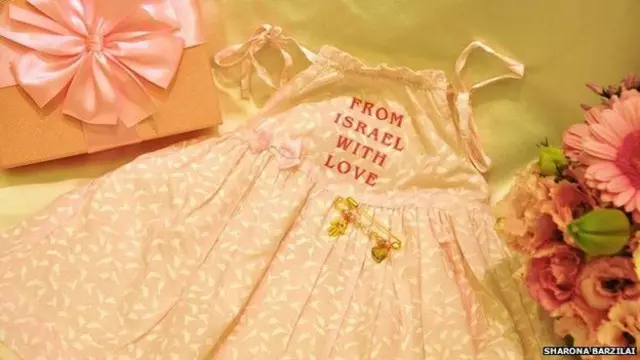 以色列总统夫妇赠送的小裙服出自一名曾在英国学习时装设计的以色列设计师之手。