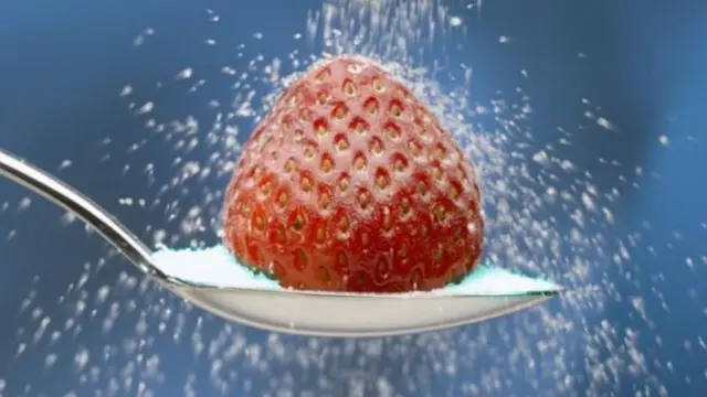 سكر الفواكة أفضل بديل لاستخدام سكر التحلية ويجب أن يكون المصدر الرئيسي للسكريات في النظام الغذائي