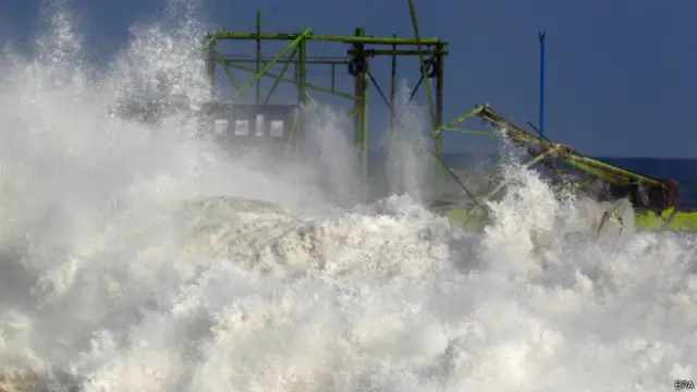 As ondas originadas pelo fenômeno do swell são mais perigosas e mais fortes