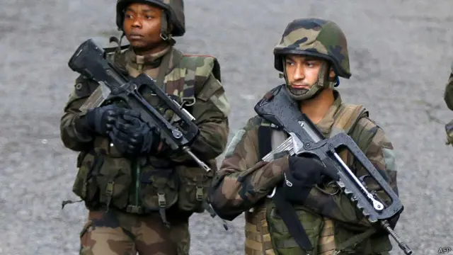 फ्रांस में सुरक्षा कर्मी