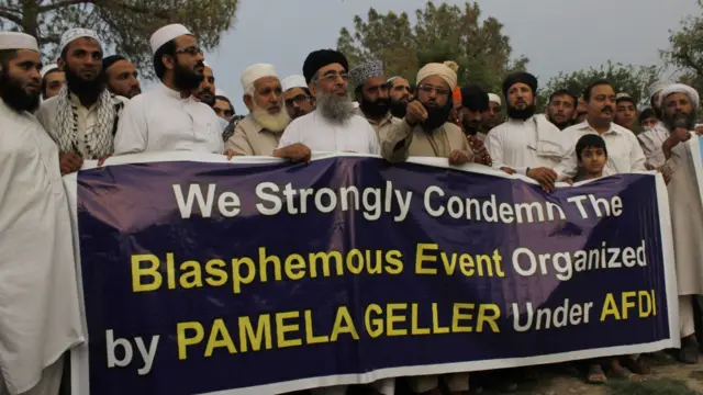 مقامی عالم دین علامہ پیر محمد چشتی نے حملہ آوروں کی غائبانہ نماز جنازہ پڑھائی۔