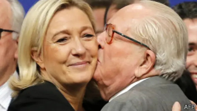 Marine piensa que su padre no soporta no ser el líder del partido.