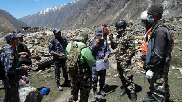 زلزلہ ٹھیک لنچ کے وقت آیا تھا جب ٹریکنگ کرنے والے چائے ناشتے کے لیے گاؤں کے ریستوراں میں آتے ہیں