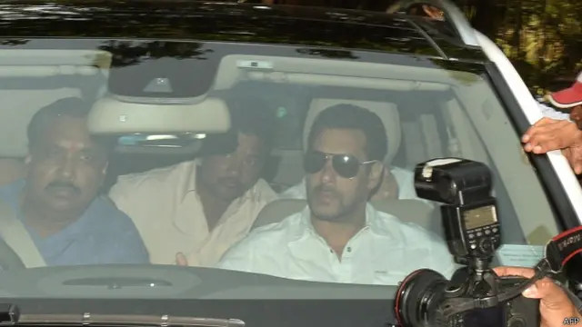 سلمان خان نے عدالت کے احاطے میں ہی خود کو حکام کے حوالے کر دیا