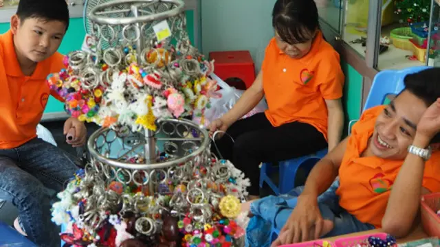 越戰橙色毒劑受害者通過賣自做的手工藝品自助