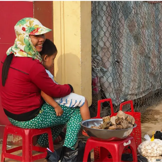 李山島的越南漁民早市