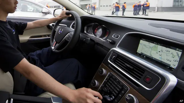 一名正在試駕的司機（資料照片）