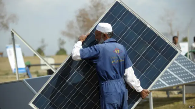 مجموعی طور پرماہرین حکومت پاکستان اور چین کے تعاون سے شروع کیے جانے والے اس سولرمنصوبے کو سراہتے ہیں