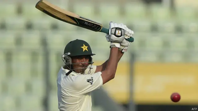  ابتدائی نقصان کے بعد یونس خان اور احمد شہزاد کی شراکت داری میں سکور 152 رنز پر پہنچا 