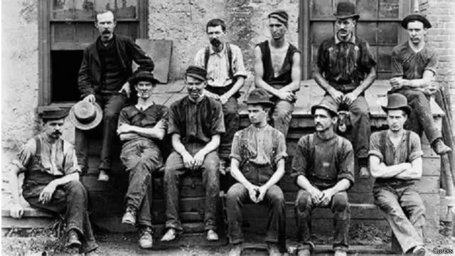 في عام 1890حمل بنطلون XX، الذي كان يرتديه رعاة البقر في الغرب، رقم 501