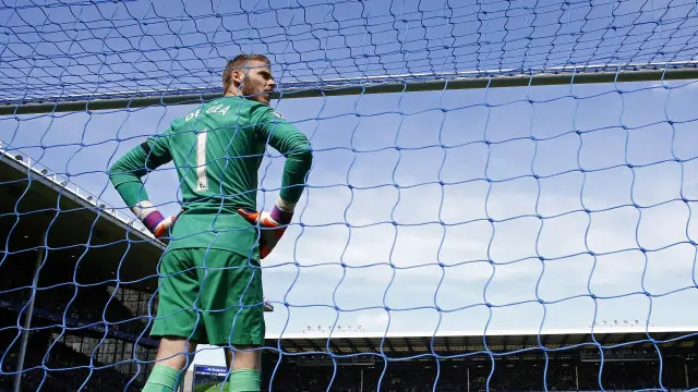 Adapun kiper utama Manchester United, David De Gea, 24 tahun, makin terbuka rencana kepindahannya ke Real Madrid pada musim panas ini.