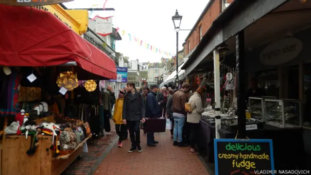 Люди на рынке