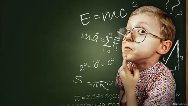 Умный ребенок у доски