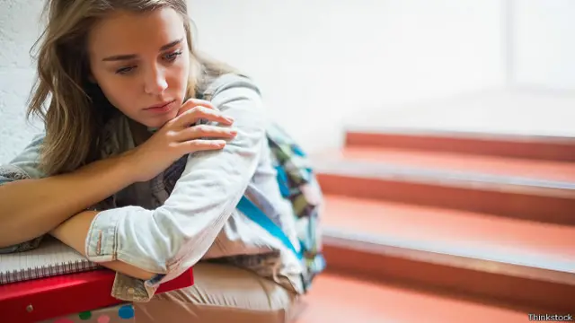 Одинокая девушка