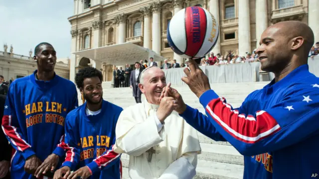 Paus dan Harlem Globetrotters