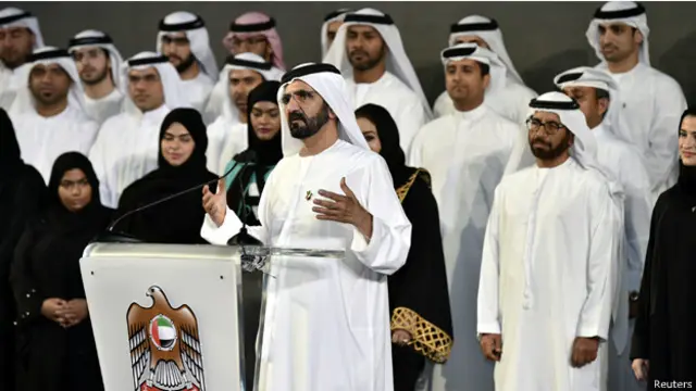 قال الشيخ محمد بن راشد آل مكتوم إن رحلة مسبار "الأمل" "يمثل آمال الملايين من العرب الشباب الذين يتطلعون الى مستقبل أفضل."