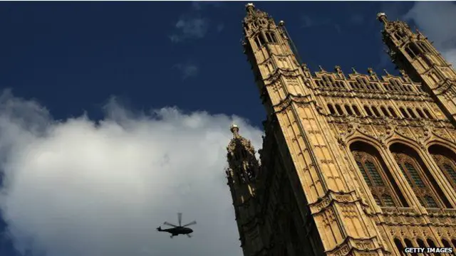 Lâu đài Westminster là trụ sở Nghị viện Anh