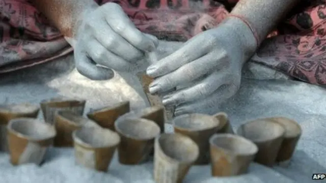 Sering terjadi ledakan tak sengaja di pabrik-pabrik petasan ilegal, yang menelan banyak korban jiwa