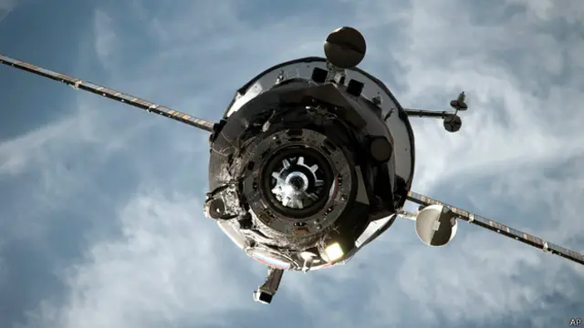 ترسل روسيا سنويا ما بين ثلاث وأربع سفن إمدادات إلى محطة الفضاء الدولية.