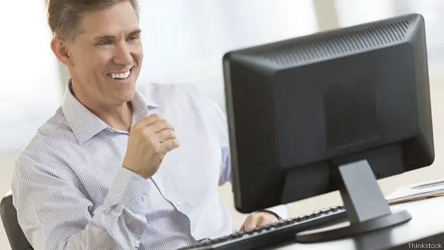 Радостный пользователь интернета