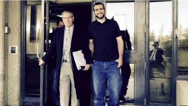 عمر کی ضمانت کے شرائط کے مطابق انھیں اپنے وکیل کے ساتھ ان کے گھر پر رہنا ہو گا