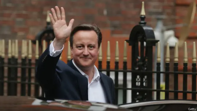 卡梅伦说，新政府将与上届有自民党参与的联合执政班子不同，不必再用政策“作为交易筹码”，因此也就“更有担当”。