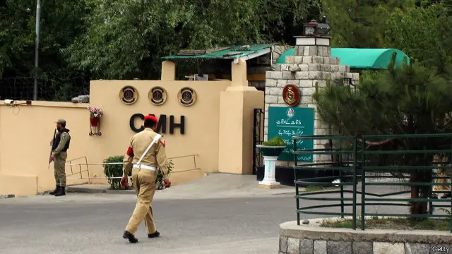 زخمی ہونے والے افراد کو بھی گلگت میں فوجی ہسپتال میں ابتدائی طبی امداد کے بعد مزید علاج کے لیے اسلام آباد لایا جا رہا ہے