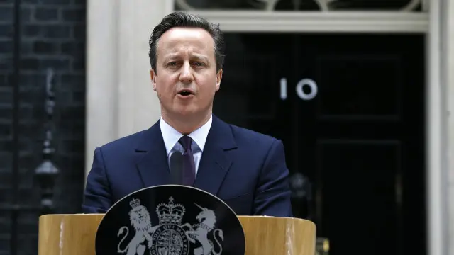 ډېوېډ کمرون له دوهم ځل لومړي وزیر کېدو وروسته، د لا پیاوړې بریتانیا د جوړولو هوډ وکړ او له د خپل مخالف ګوند مشر یډ مېلېبند څخه یې مننه وکړه چې په ټول صداقت یې ده ته مبارکي وویله. 