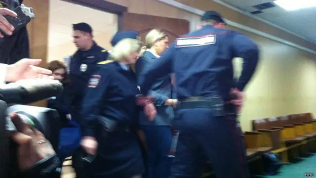 Васильева под конвоем