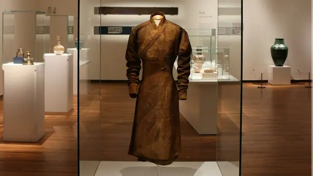 قبای ابریشمی از ایران، زمان بافت: آغاز سده چهاردهم میلادی