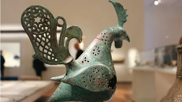 بخوردان به شکل یک پرنده برنزی، سده یازدهم میلادی، از بخش باختری ایران