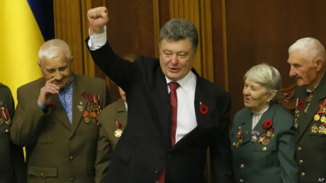 Петр Порошенко заявил в Раде, что не сомневается, что украинским военным удастся взять под контроль восточные части страны