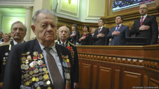 Заседание парламента состоялось в День памяти и скорби, учрежденный президентом в марте этого года