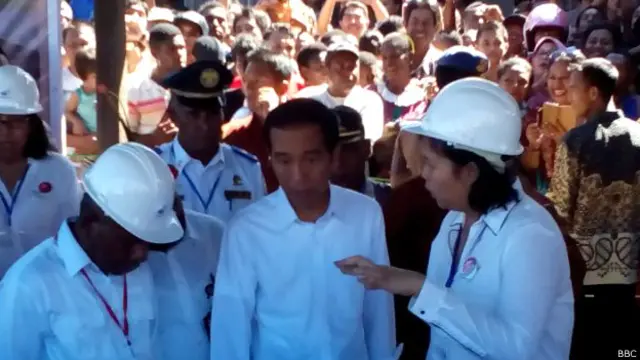 Presiden Jokowi akan segera mencabut persyaratan ketat bagi jurnalis asing untuk meliput di Papua.