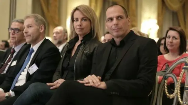 ’ کامن پیپل‘ ممکنہ طور پر یونان کے وزیرِ خزانہ یانس وروفکس کی اہلیہ دانیا ستارتو کے بارے میں ہے