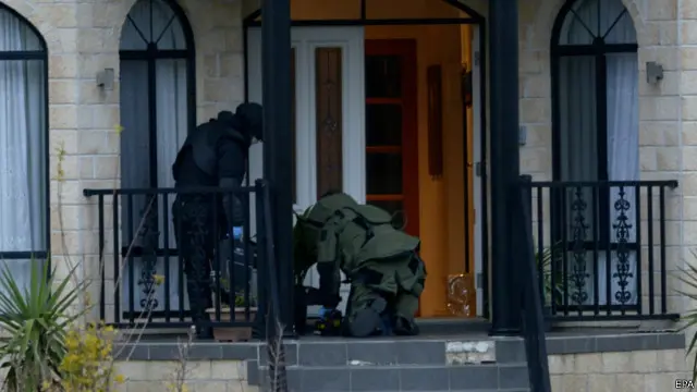 جمعہ کو پولیس نے میلبرن کے شمال میں گرين ویل نامی علاقے میں ایک گھر پر چھاپہ مارا تھا