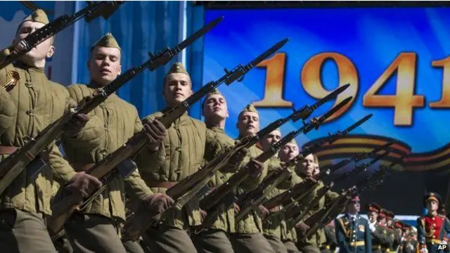 اس پریڈ میں بعض فوجی دوسری جنگ عظیم کی وردی پہنے ہوئے نظر آئيں گے