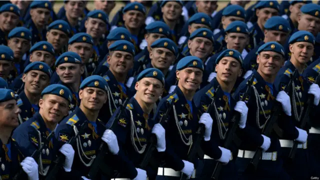 فتح کا یہ جشن مقامی وقت کے مطابق صبح 10 بجے شروع ہوا اور اس سے پہلے دارالحکومت کی سڑکوں پر فل ڈریس ریہرسل ہوئی۔