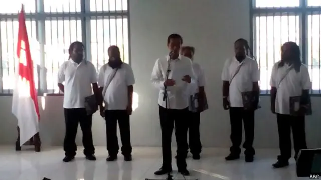 Lima orang yang diberikan grasi oleh Presiden Jokowi adalah para pelaku serangan ke gudang senjata di markas Kodim Wamena pada 2003. 