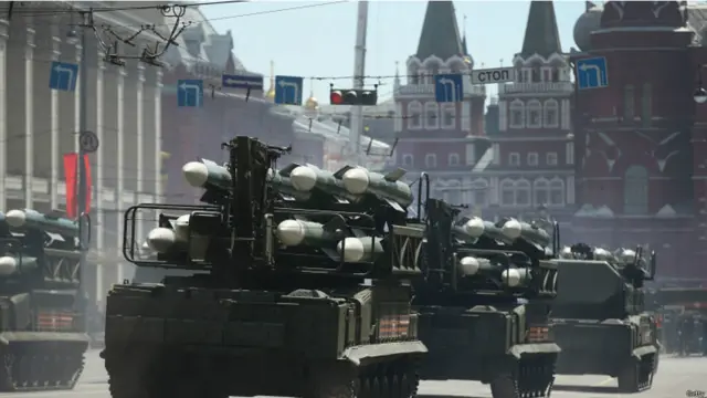 اس موقعے پر روس نے اپنے جدید ترین ہائی ٹیک میزائل سسٹم اور ٹینک کی نمائش بھی کی۔