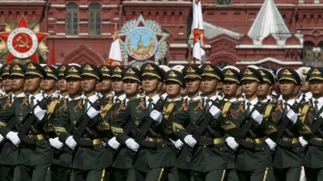 Các binh sỹ Trung Quốc lần đầu tiên diễu hành trên Quảng Trường Đỏ