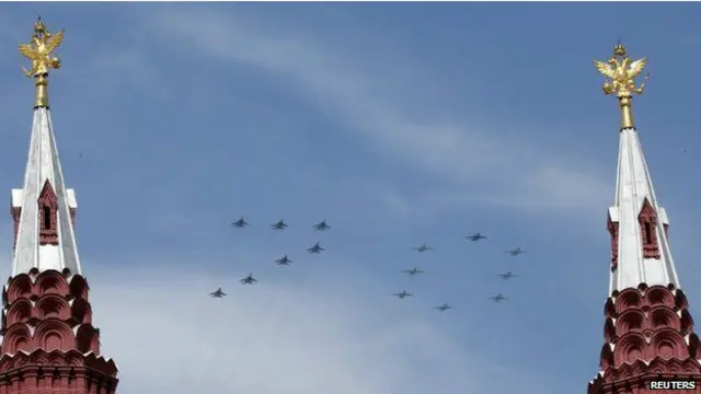 Kreml üzərindən 100 dan artıq təyyarə uçub.