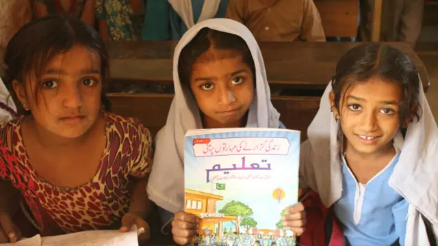 رپورٹ کے مطابق ضلع میں پرائمری سکولوں میں سے تقریبا 60 فیصد سکولوں میں بجلی، 80 فیصد سکولوں میں پانی اور 67 فیصد میں لیٹرین کی سہولت ہے