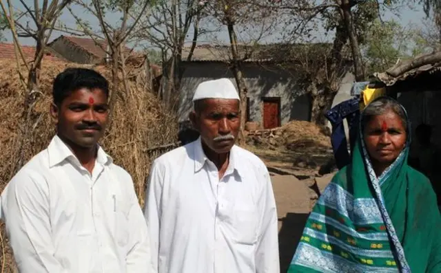 امول ساتھی اپنے والدین کے ساتھ