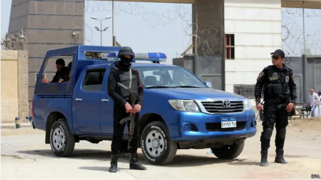 تصنف السلطات المصرية جماعة الإخوان المسلمين على أنها إرهابية ولهذا لا تسمح لمؤيديها بالتظاهر