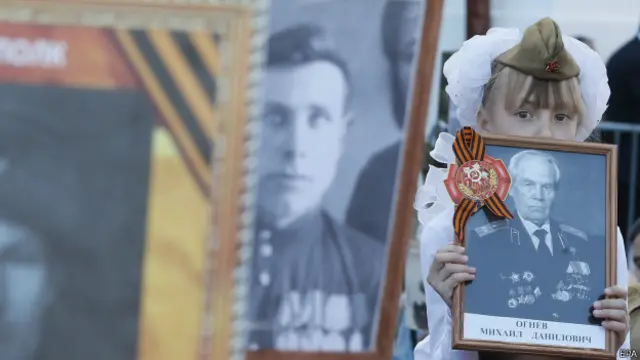 Девочка на параде